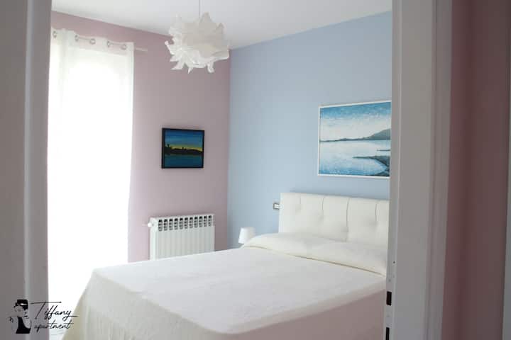 camera da letto principale, letto doppio con materasso ortopedico 'comfort' / main bedroom with double bed and 'comfort' mattress