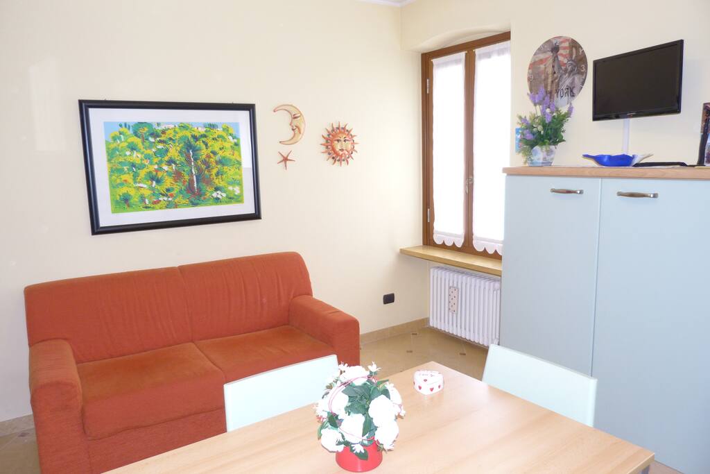 Zona giorno, cucina, tv lcd, condizionatore.
