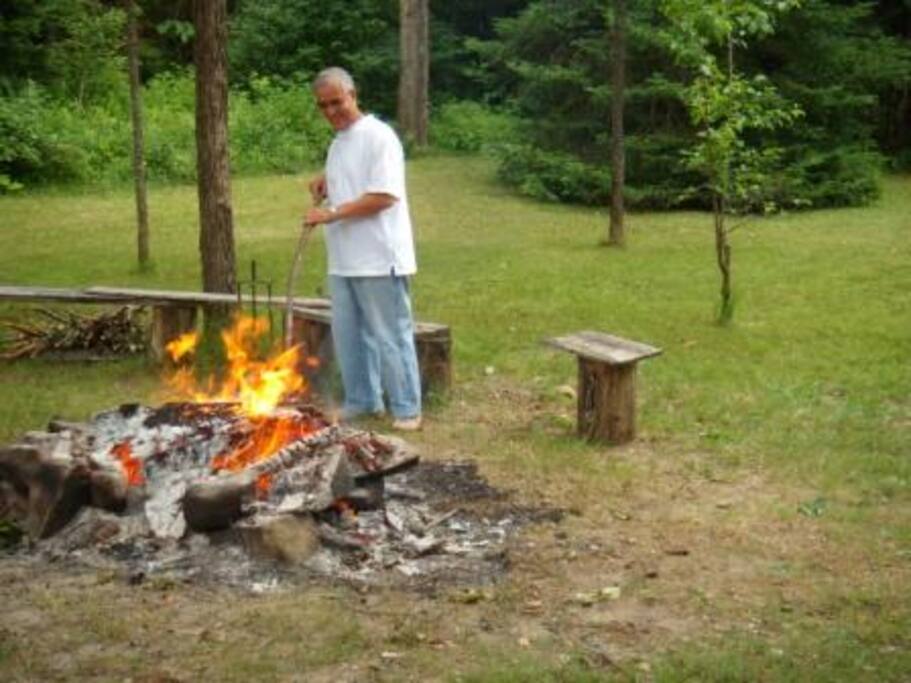 Outdoor fire pit