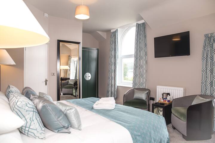 Premier-King-Ensuite with Shower-Sea View