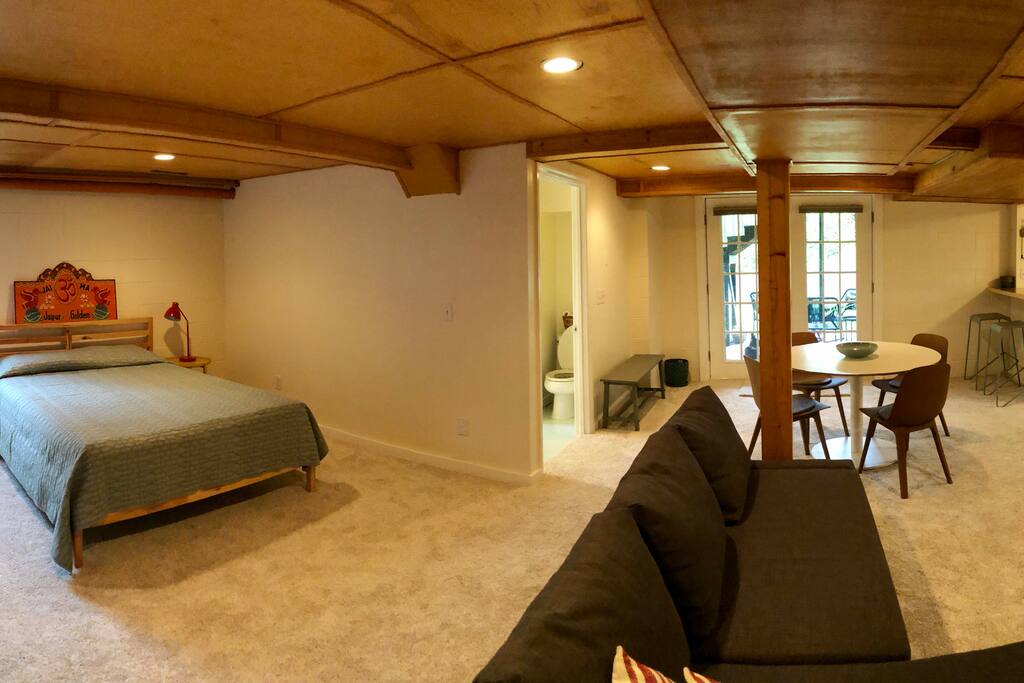 Your Nashville get away. A lovely 700 sq foot basement studio. Great for relaxing between honkytonks.