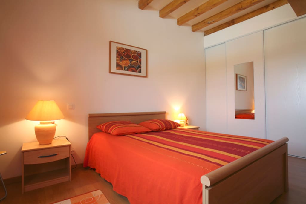 La chambre orange lit en 140 cm