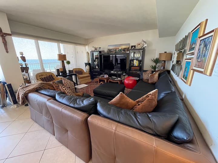 3 Br. Condo Great Location, In Front Of The Beach. - South Padre Island, TX