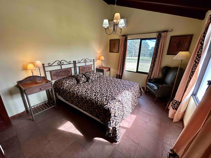 ห้องนอนที่ 2 พร้อมเตียงควีนไซส์