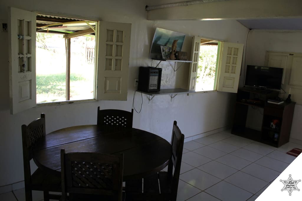 Sala de estar com Tv e Som ambiente