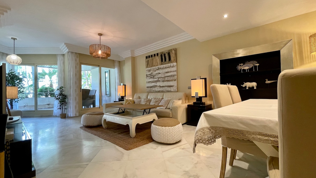 Top Airbnb: Luxury apartment next to Puerto Banús, gym, parking in Marbella