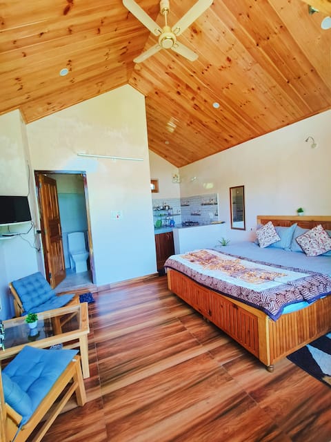 Cozy Private Cottage Raison(Manali)Kitchen+Balcony