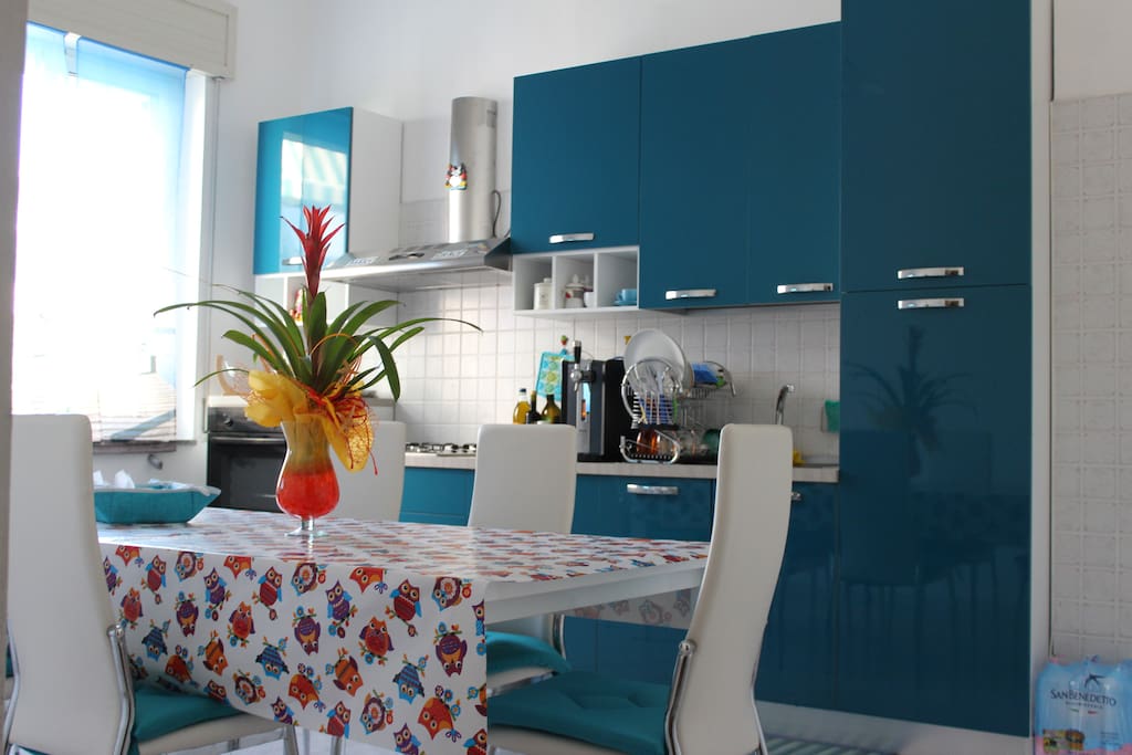 Cucina e sala da pranzo - Kitchen and dining room