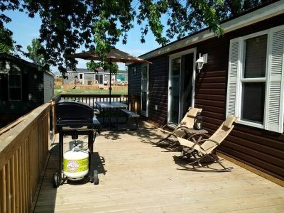Deck with BBQ, picnic table and lounge chairs