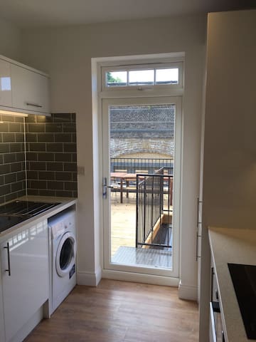 Spacious apartment on 3 floors with roof terrace gallery image 3