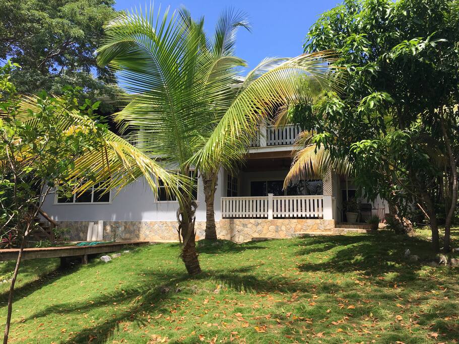 Front view of Salty Beach House