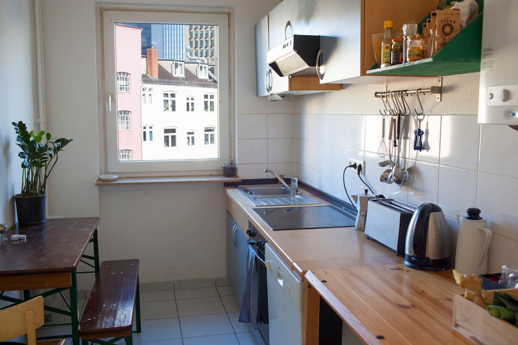 Fully furnished kitchen, including dishwasher
