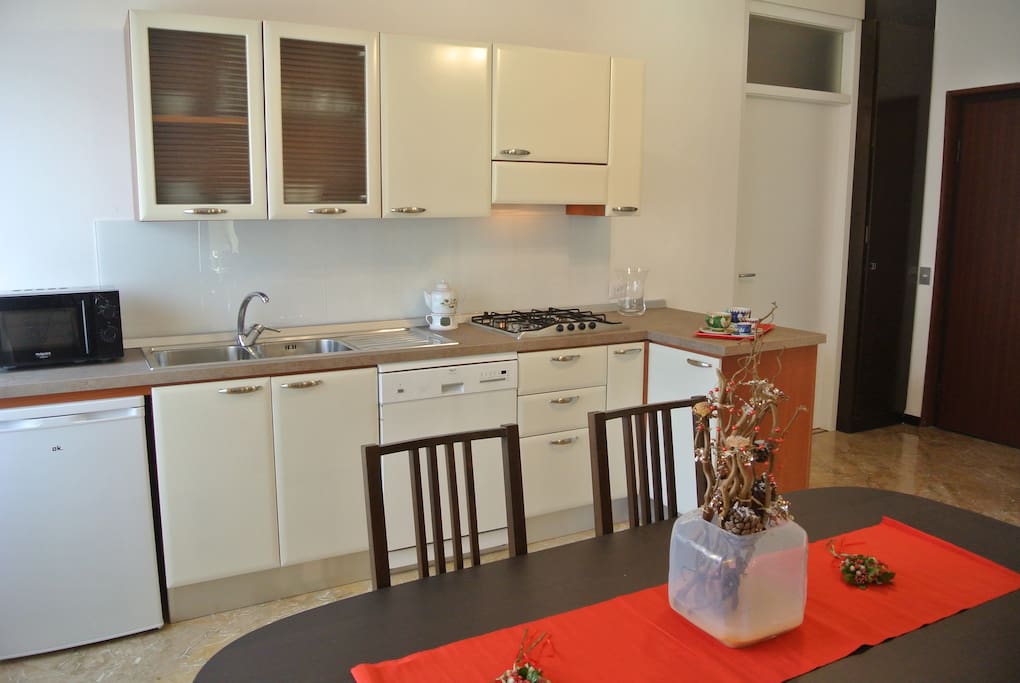 Cucina attrezzata / fully equipped kitchen