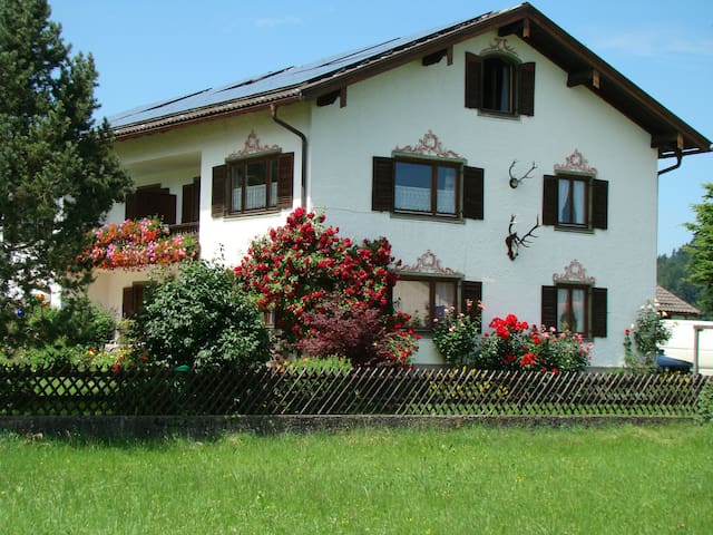 Apartment (76 m²) with a panoramic view of the Alps on the Samerberg