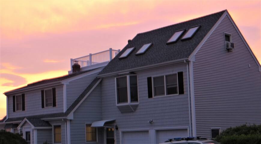 Walk 2 beach, huge deck off new kitchen, roof deck gallery image 5