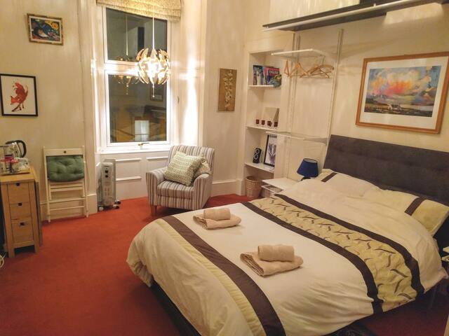 Double bedroom in comfy, bohemian flat.