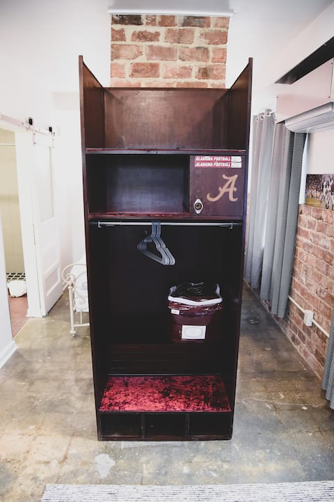Top Airbnb: Alabama Boutique Hotel: #5 with Kitchen & TV Room in Tuscaloosa
