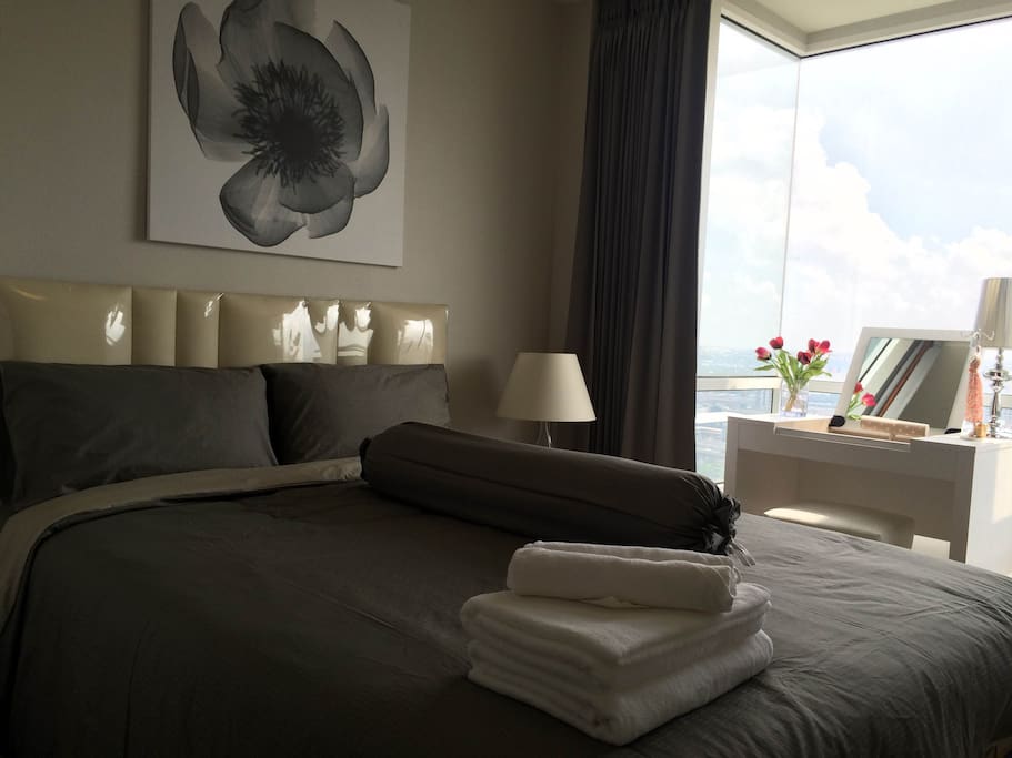 Bed room
Msociety Condo @ IMAPCT by Sky View