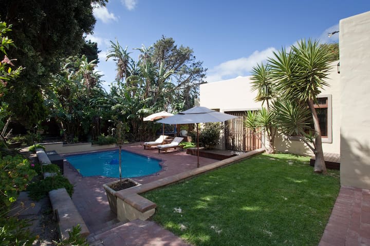 Lrge fam Home 2km Blouberg beach 4 bd 4 bth Slp 10