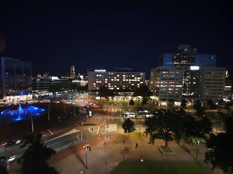 Top Airbnb: Roomy city centre Apt with views in Rotterdam Centrum