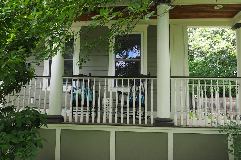 Add'l porch lounging