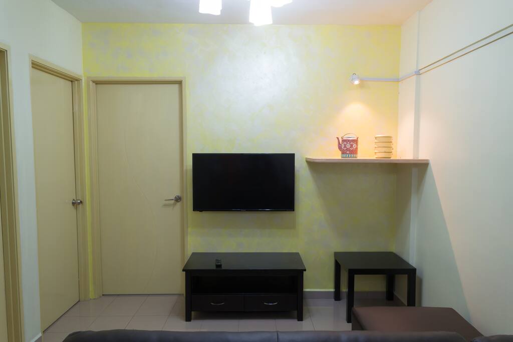 Living Hall with 40" flat TV, WIFI, TV cabinet