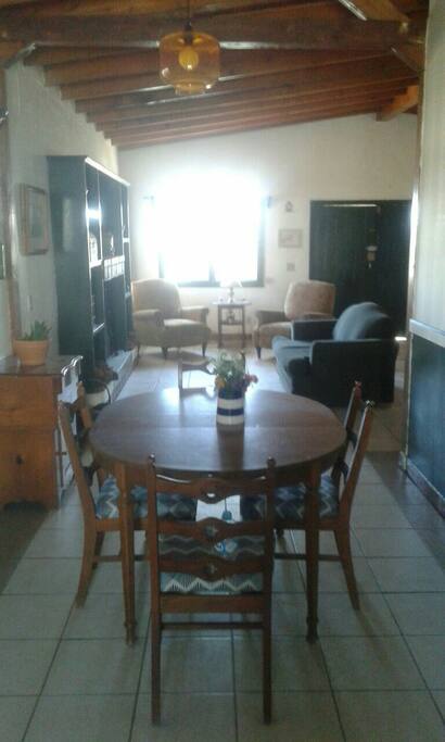 comedor cuatro sillas, amplio espacio