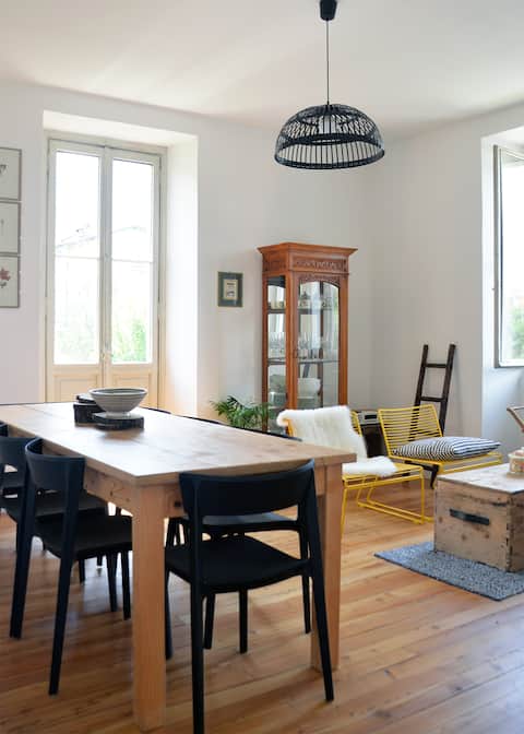 Annuncio Airbnb popolare: Unique and Charming Historic Villa in Colico a Colico