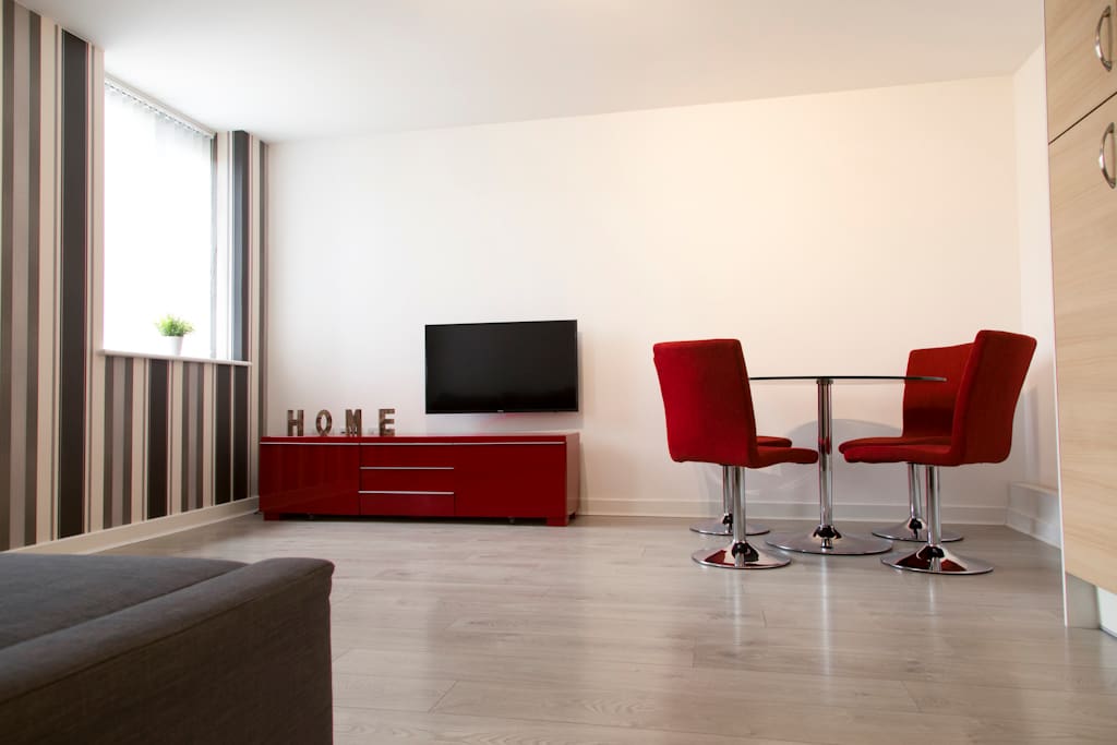 Living room TV + dining table