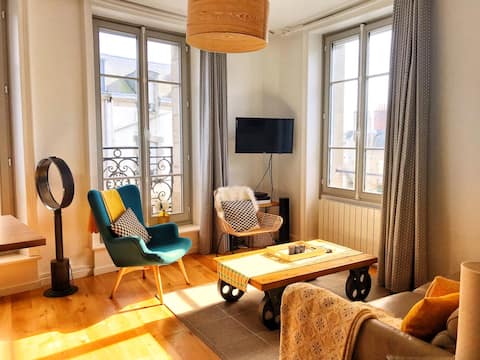 Cosy  and bright 100 m from the port and intra muros