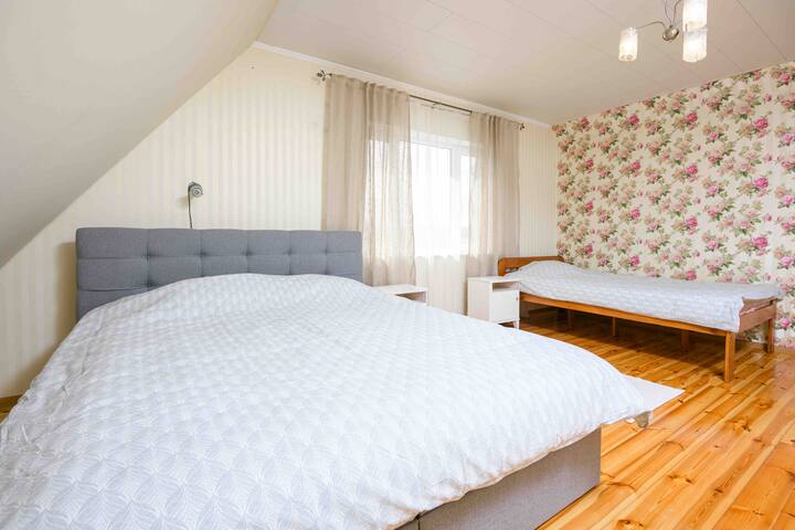 Schlafzimmer 1