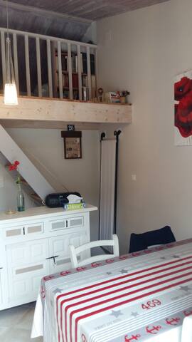 Entire home with 1 bedrooms in Saint pierre d'oléron - Petite maison, avec accès direct à la plage.