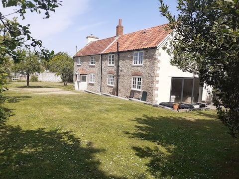 Characterful Cottage by an Orchard - Free Parking