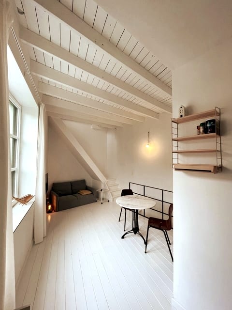 Top Airbnb: Idyllic place in the heart of town along the canal in West Vlaanderen