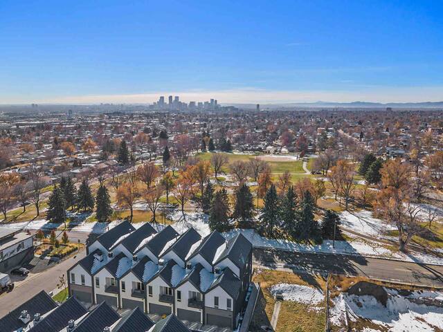 New Urban Oasis – with covered deck and workspace! gallery image 3