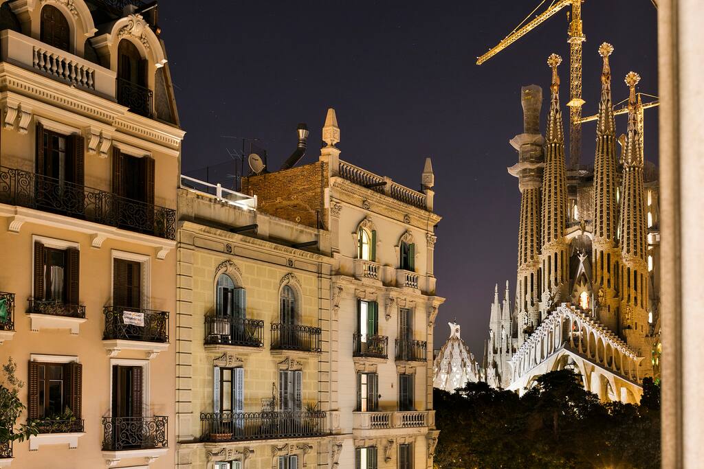 Sagrada Familia -vista desde casa -