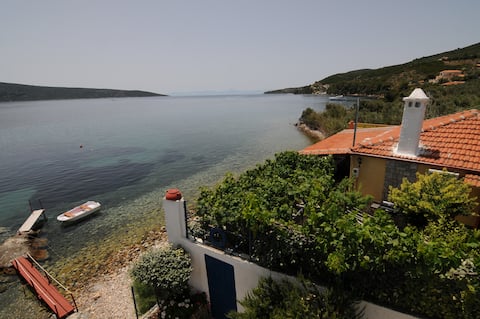 Own Beach n Boat Dock. Tavernas, Bar, Grocery 1km