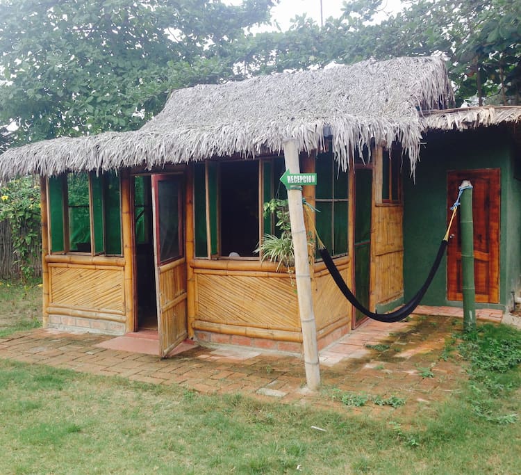 casa 7 INDO...Beautiful private bungalow. 1 double bed, plus 1 bunk bed with 2 single mattresses, private toilet, private balcony, a/c
