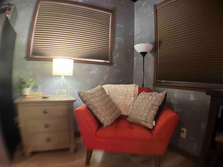 Adorable Studio Guest House In Garden Setting - Bishop, CA
