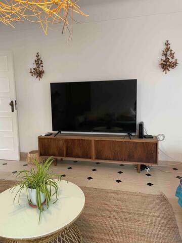 Lx Villa 10m to downtown, 14 ppl, heatable pool gallery image 4