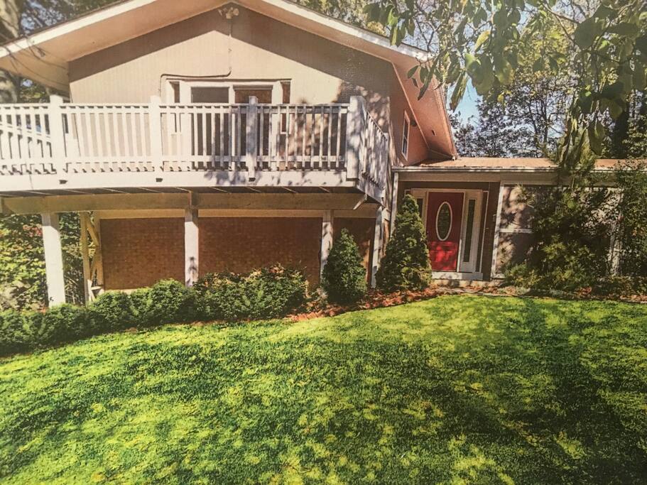 Such a beautiful and inviting home with a great neighborhood right smack dap in the middle of nature while ironically still being near the city!