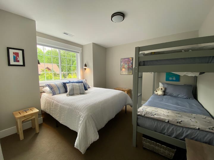 Oregon Family Fantasy Forest room, Upper level, queen bed and bunks