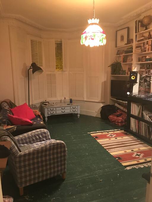 Spacious living room !!