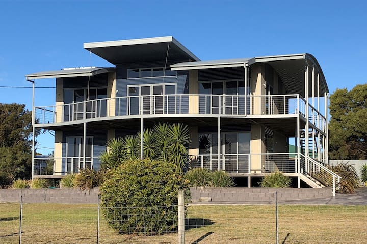 HIGH ON PACIFIC Luxury Beach House Binalong Bay