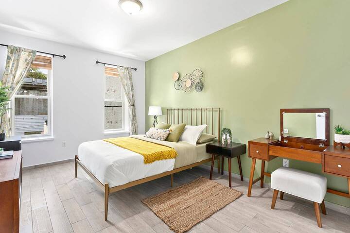 Chic, Bohemian 3BD/2BA + Roof deck in Williamsburg gallery image 5