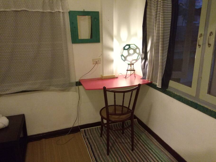 Single-size bed room W/O air conditioner