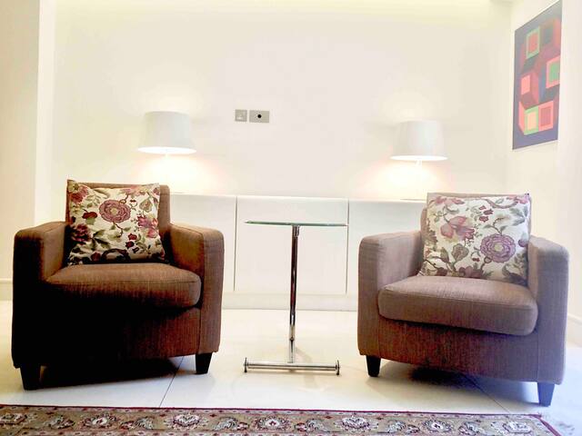 Beautiful interior designers three bedroom home gallery image 4