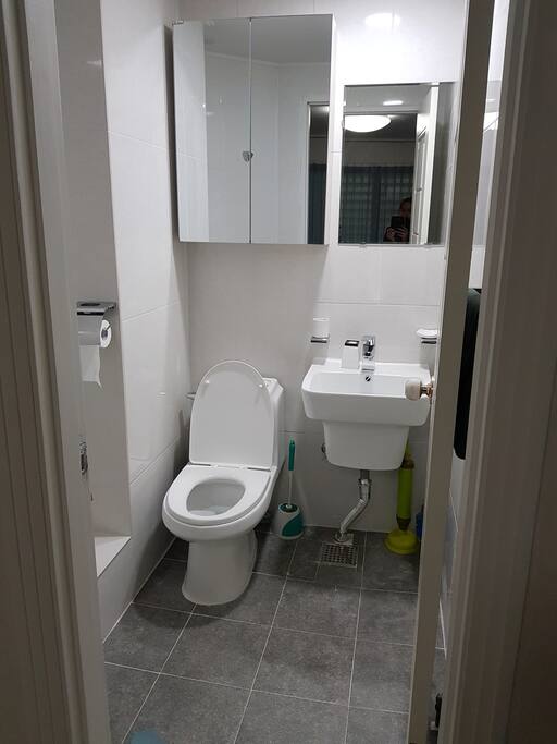 Newly renovated bathroom.
Korean style, shower and toilet in the same place