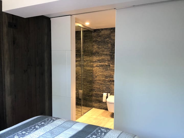 Suitë me banjë private