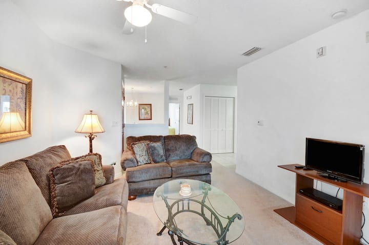 King Bed, Pool, Free Parking And Minutes To Disney - Kissimmee